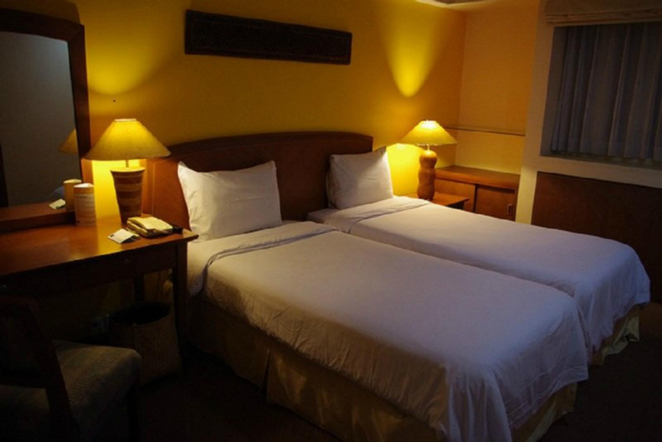 Grand Tropic Suites Hotel Surabaya Eksteriør billede