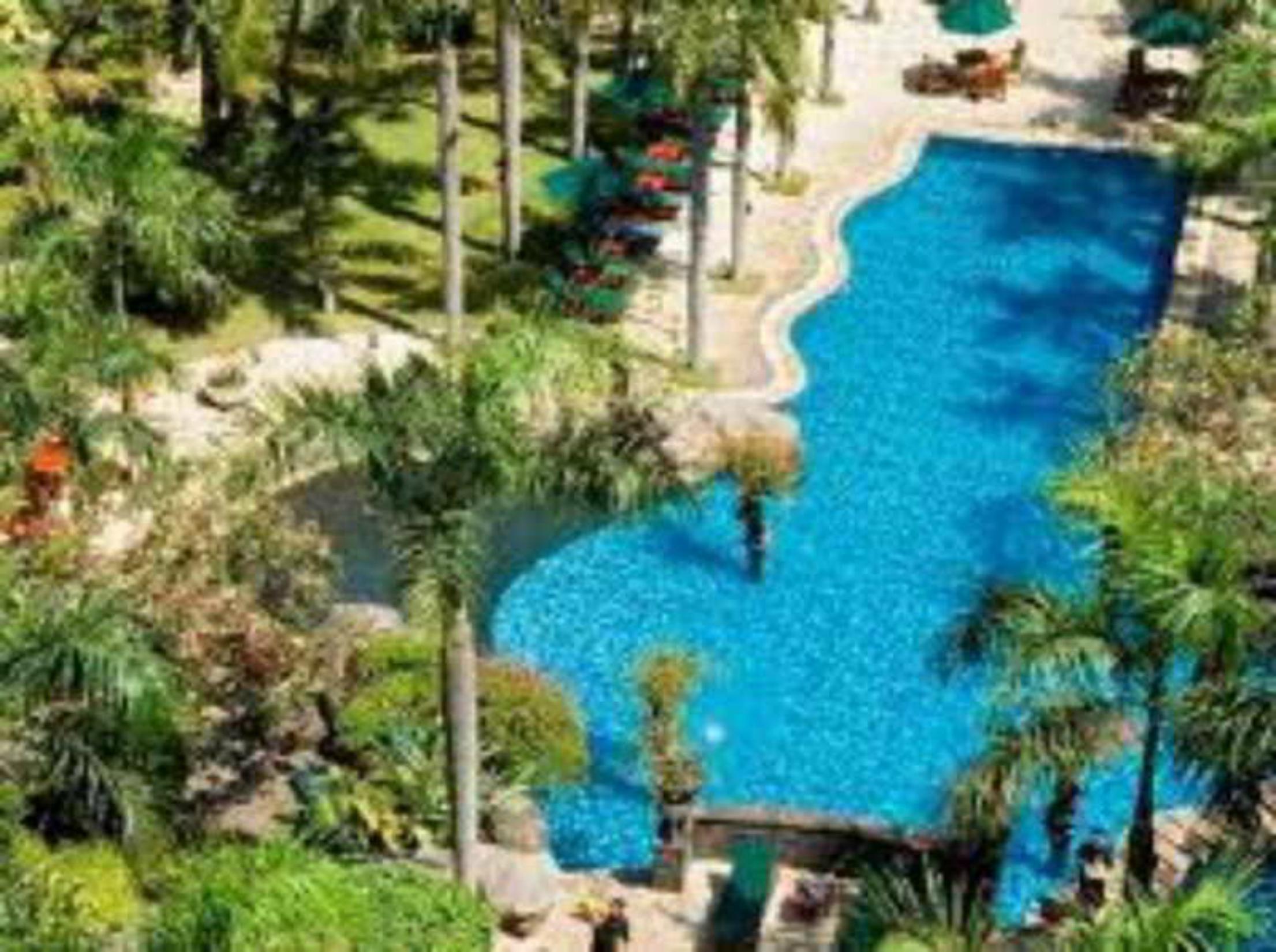 Grand Tropic Suites Hotel Surabaya Eksteriør billede