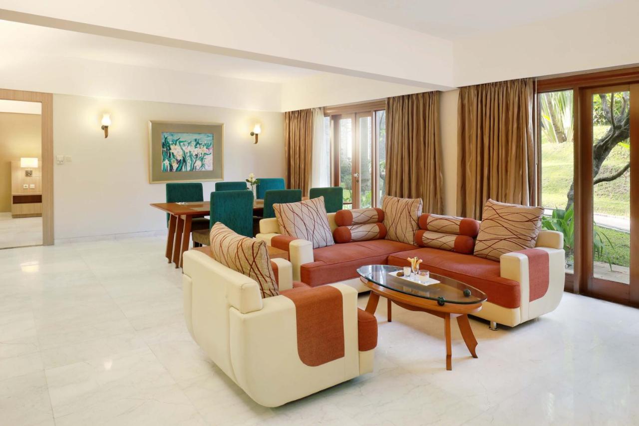 Grand Tropic Suites Hotel Surabaya Eksteriør billede