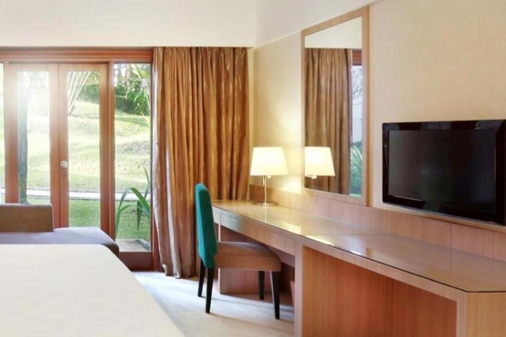 Grand Tropic Suites Hotel Surabaya Eksteriør billede
