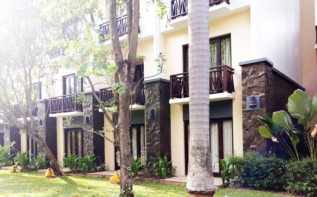 Grand Tropic Suites Hotel Surabaya Eksteriør billede