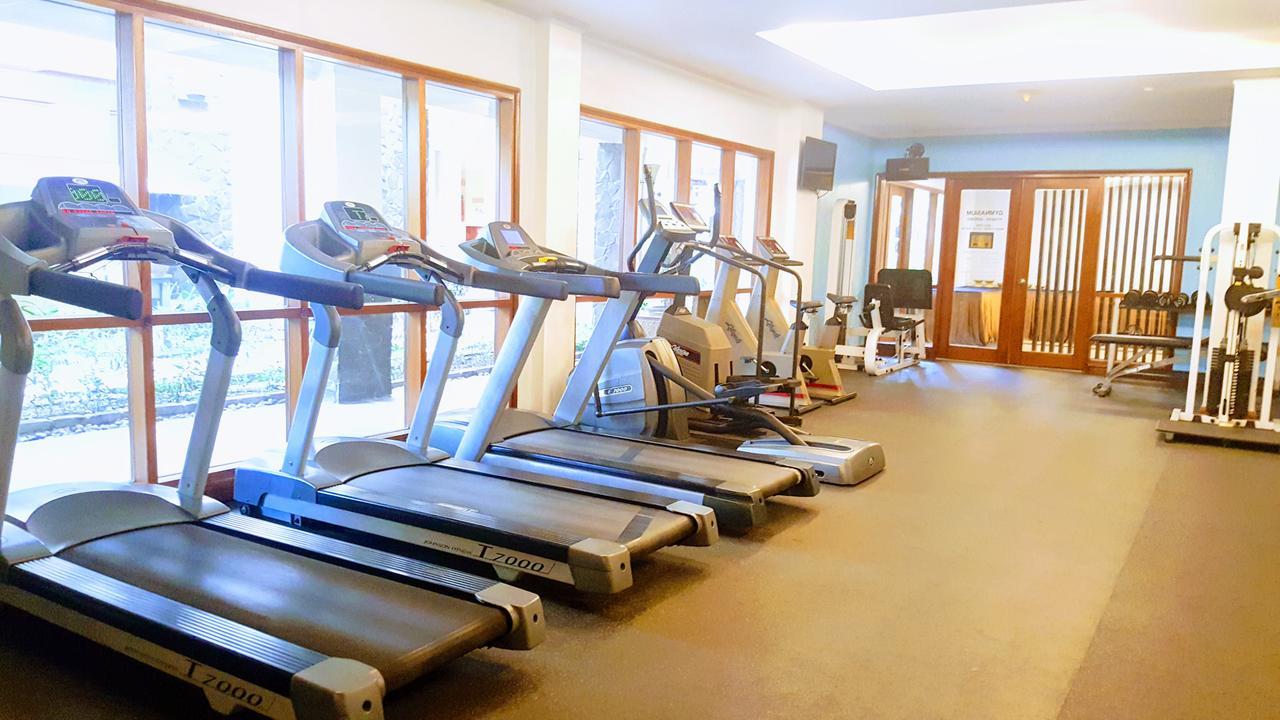 Grand Tropic Suites Hotel Surabaya Eksteriør billede