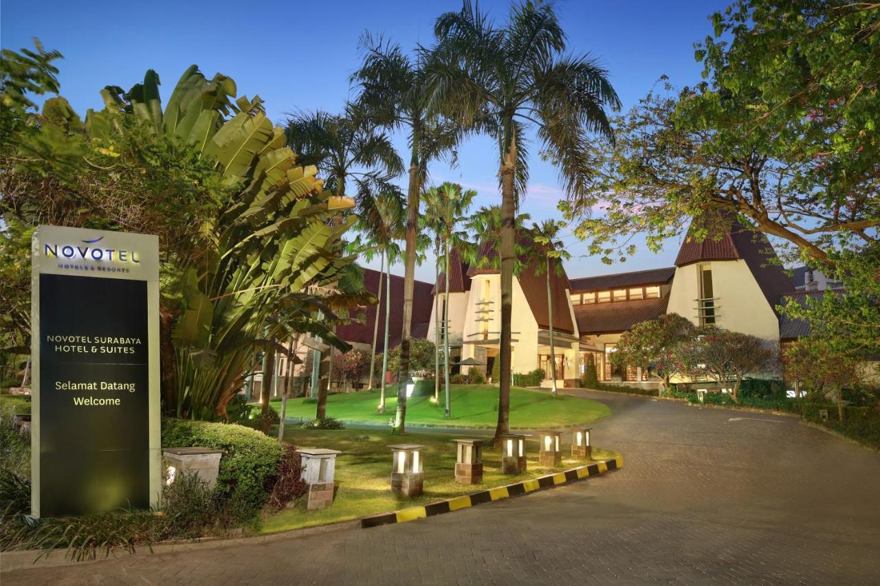 Grand Tropic Suites Hotel Surabaya Eksteriør billede